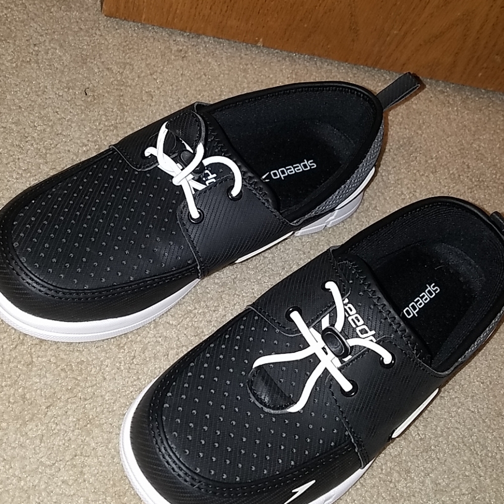 speedo black and white shoes